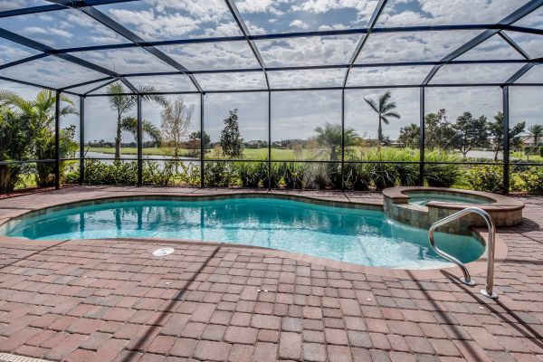 Pool Enclosure Cleaning in Round Rock
