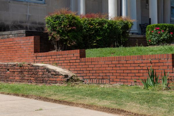 Retaining Wall Cleaning in Round Rock